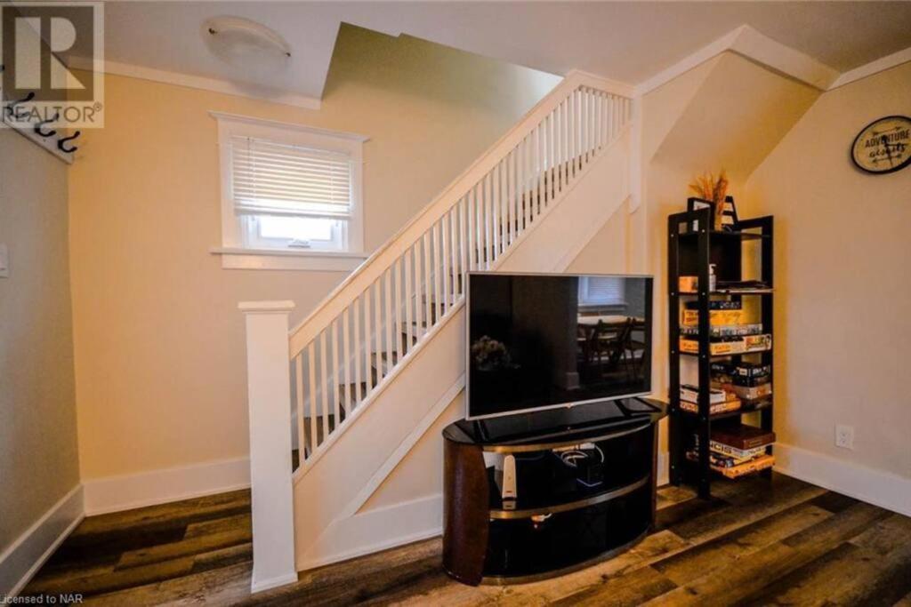 Cozy 3 Bedroom Downtown Cottage With Complimentary Breakfast Delivered Daily To The Rental Niagara Falls Zewnętrze zdjęcie