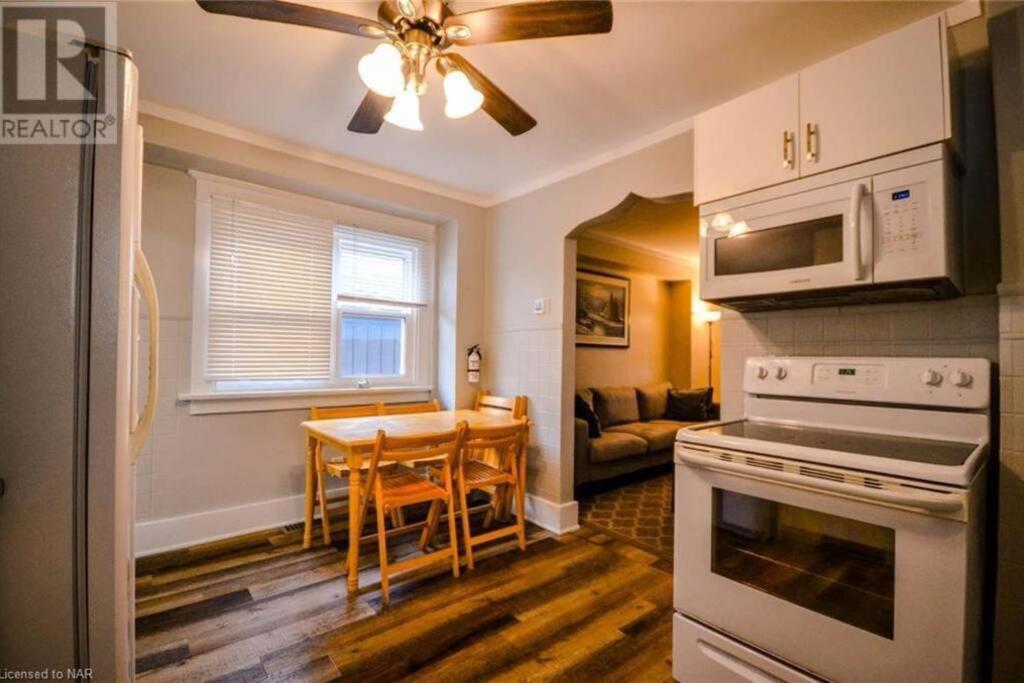 Cozy 3 Bedroom Downtown Cottage With Complimentary Breakfast Delivered Daily To The Rental Niagara Falls Zewnętrze zdjęcie