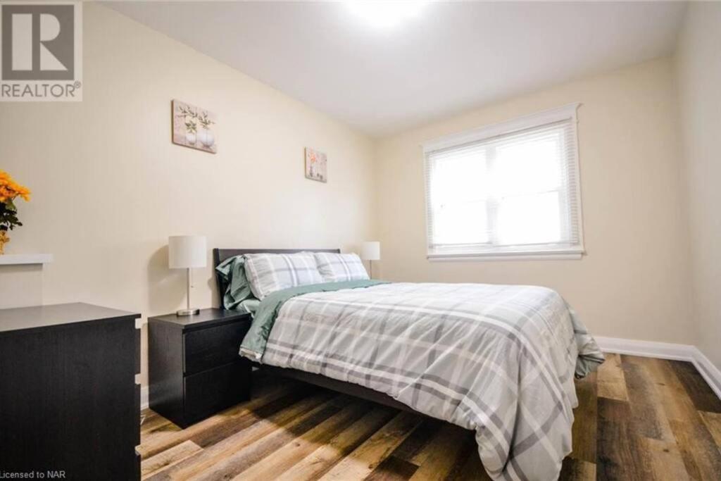 Cozy 3 Bedroom Downtown Cottage With Complimentary Breakfast Delivered Daily To The Rental Niagara Falls Zewnętrze zdjęcie