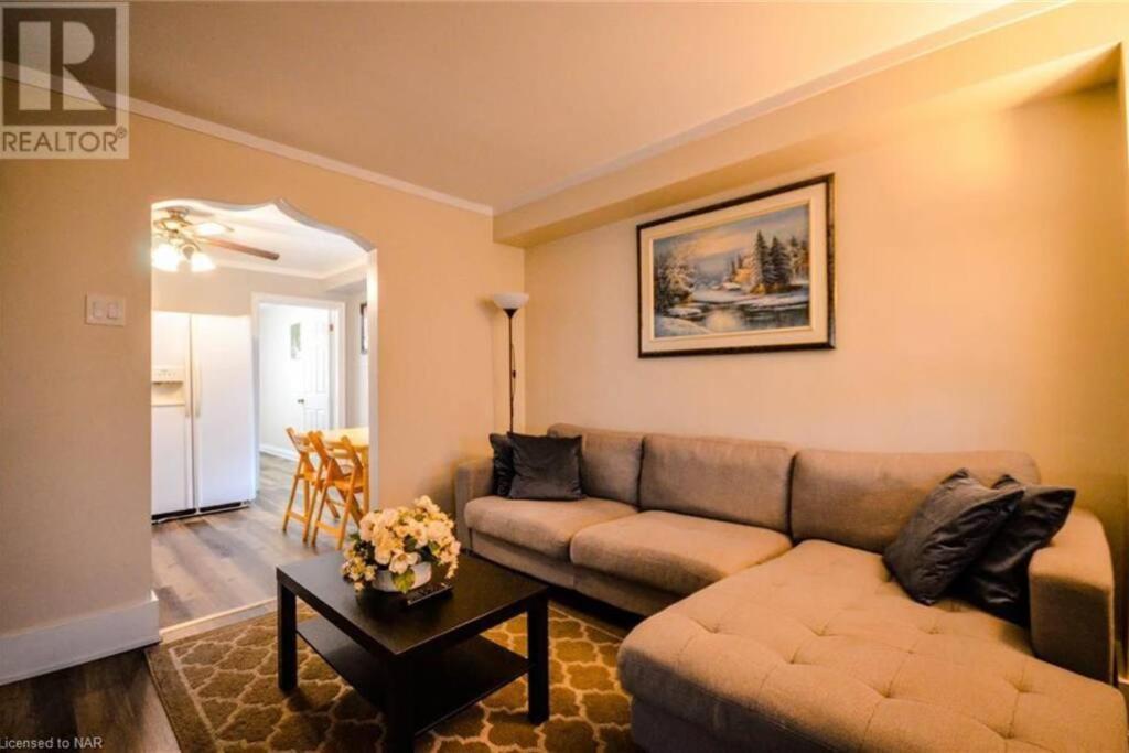 Cozy 3 Bedroom Downtown Cottage With Complimentary Breakfast Delivered Daily To The Rental Niagara Falls Zewnętrze zdjęcie