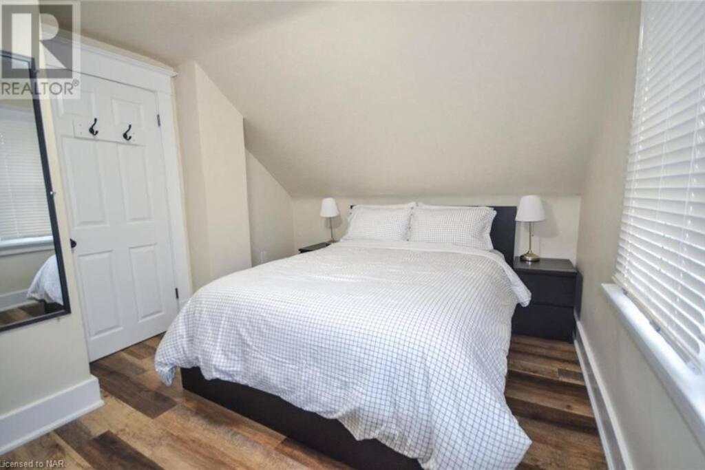 Cozy 3 Bedroom Downtown Cottage With Complimentary Breakfast Delivered Daily To The Rental Niagara Falls Zewnętrze zdjęcie